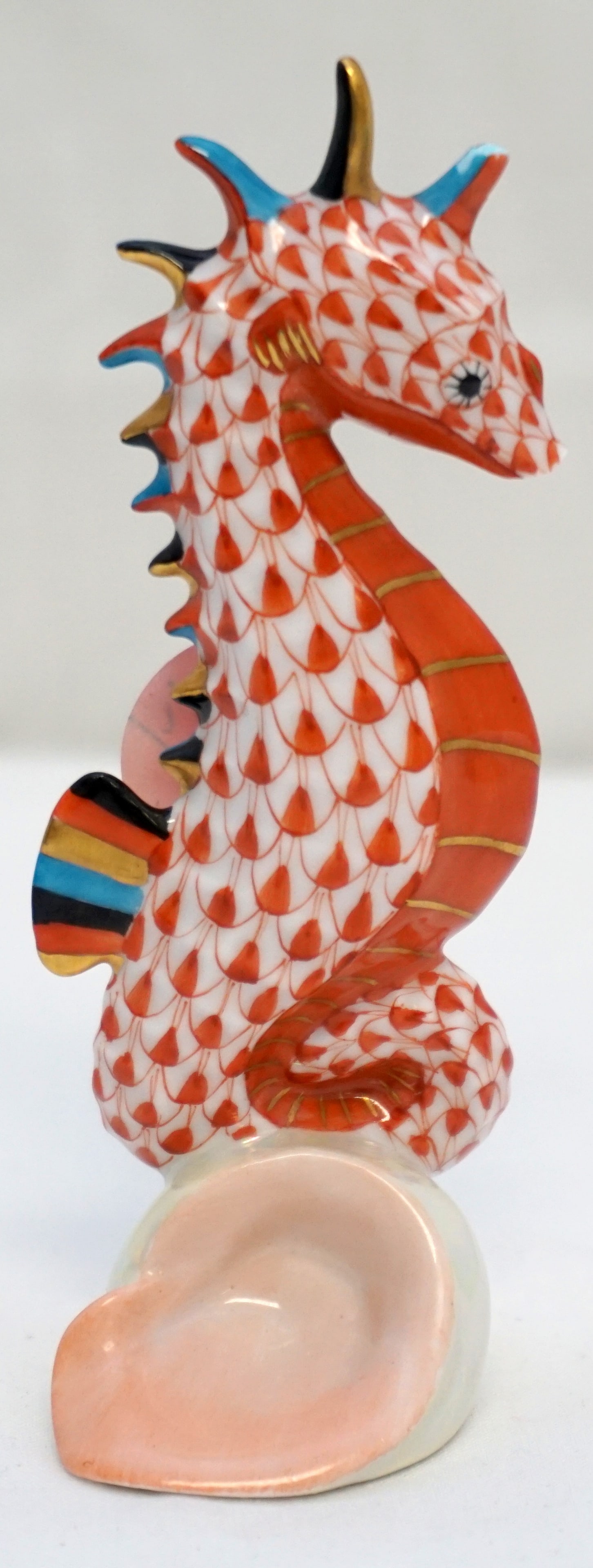 SIGNED HEREND PORCELAIN SEAHORSE  RUST FISHNET PATTERN 5036 (1 of 7)