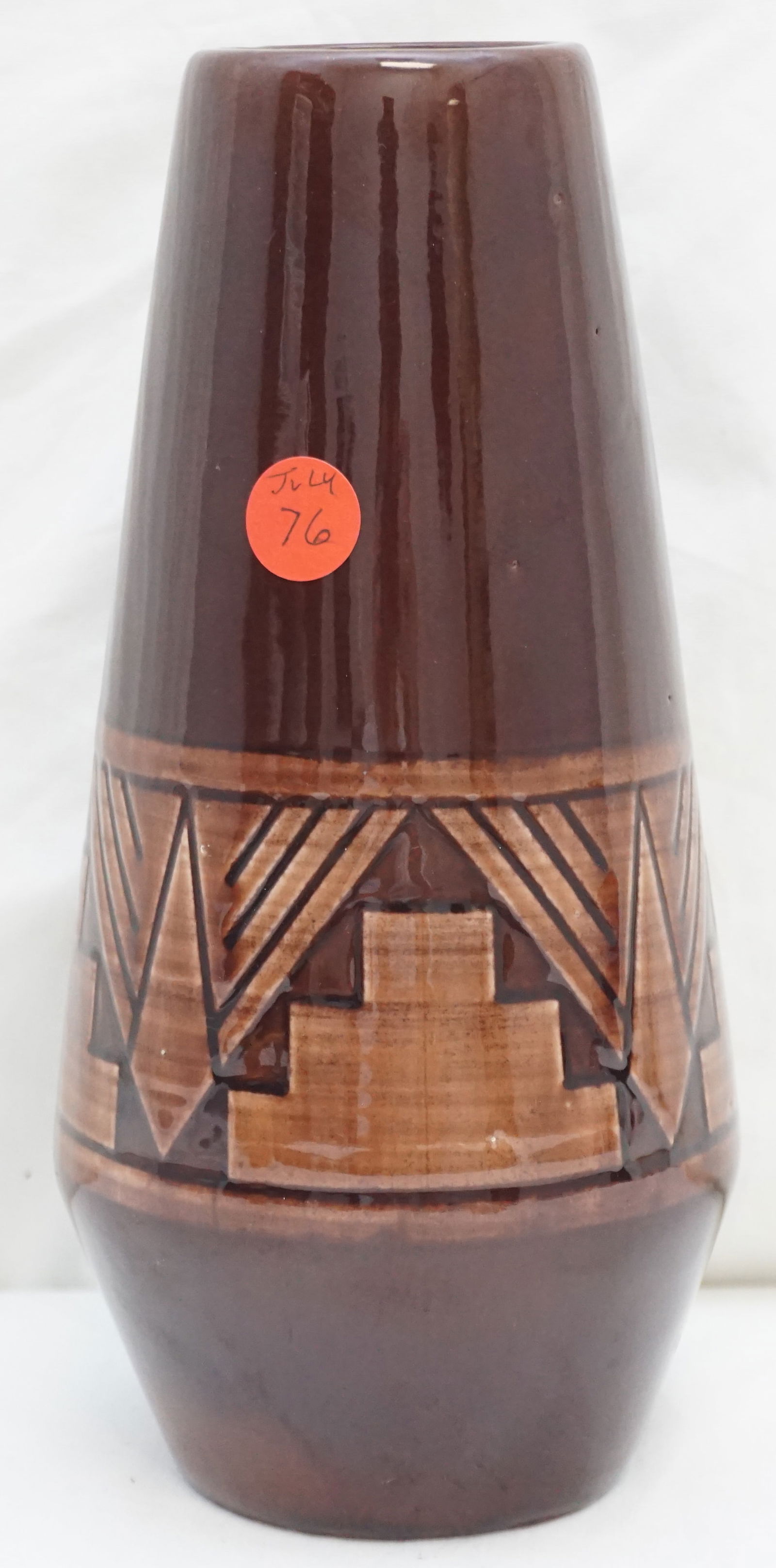 SIOUX LAKOTA SIGNED RED ELK POTTERY VASE (1 of 6)