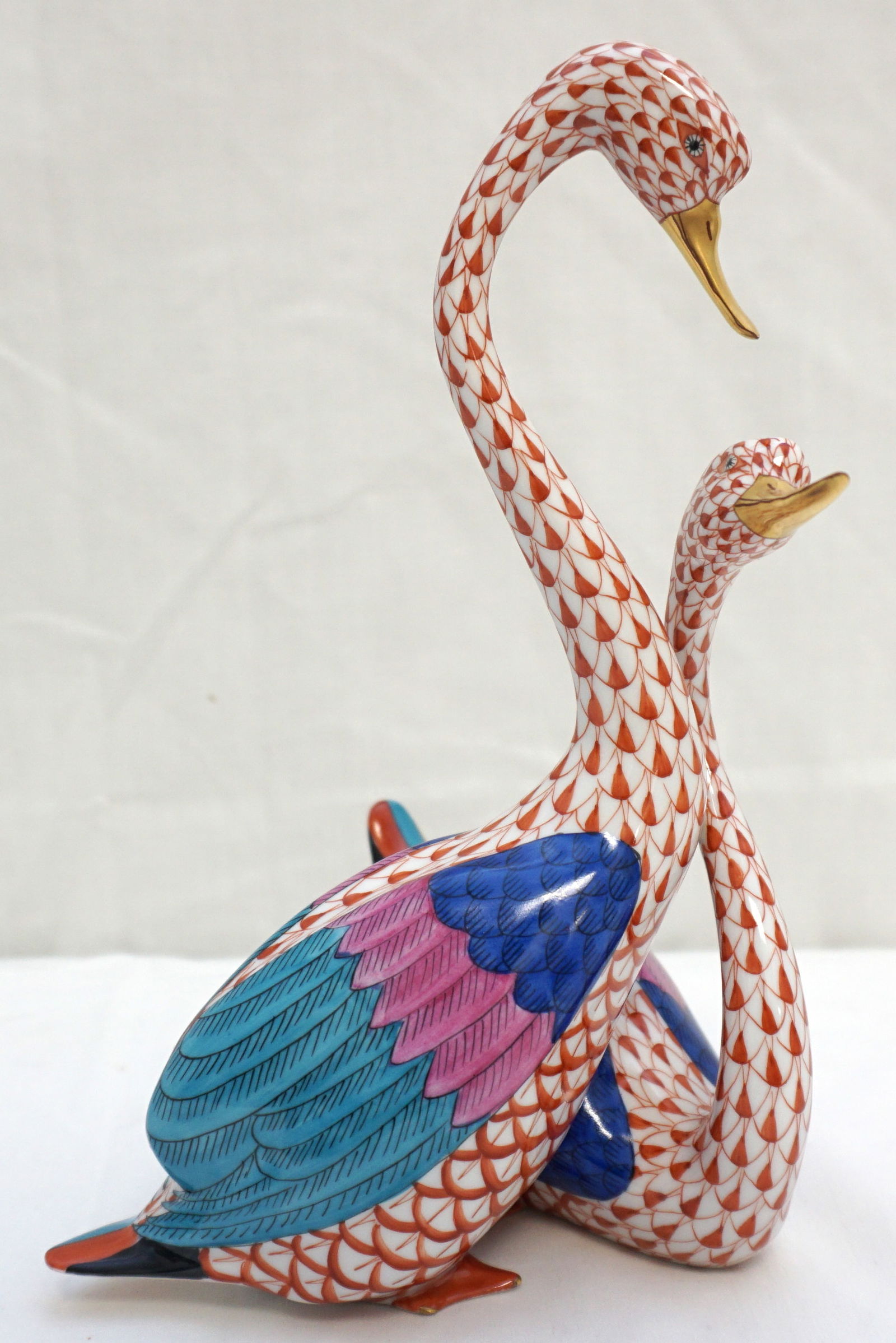 SIGNED HEREND PORCELAIN SWANS RUST FISHNET PATTERN 5192 (1 of 6)
