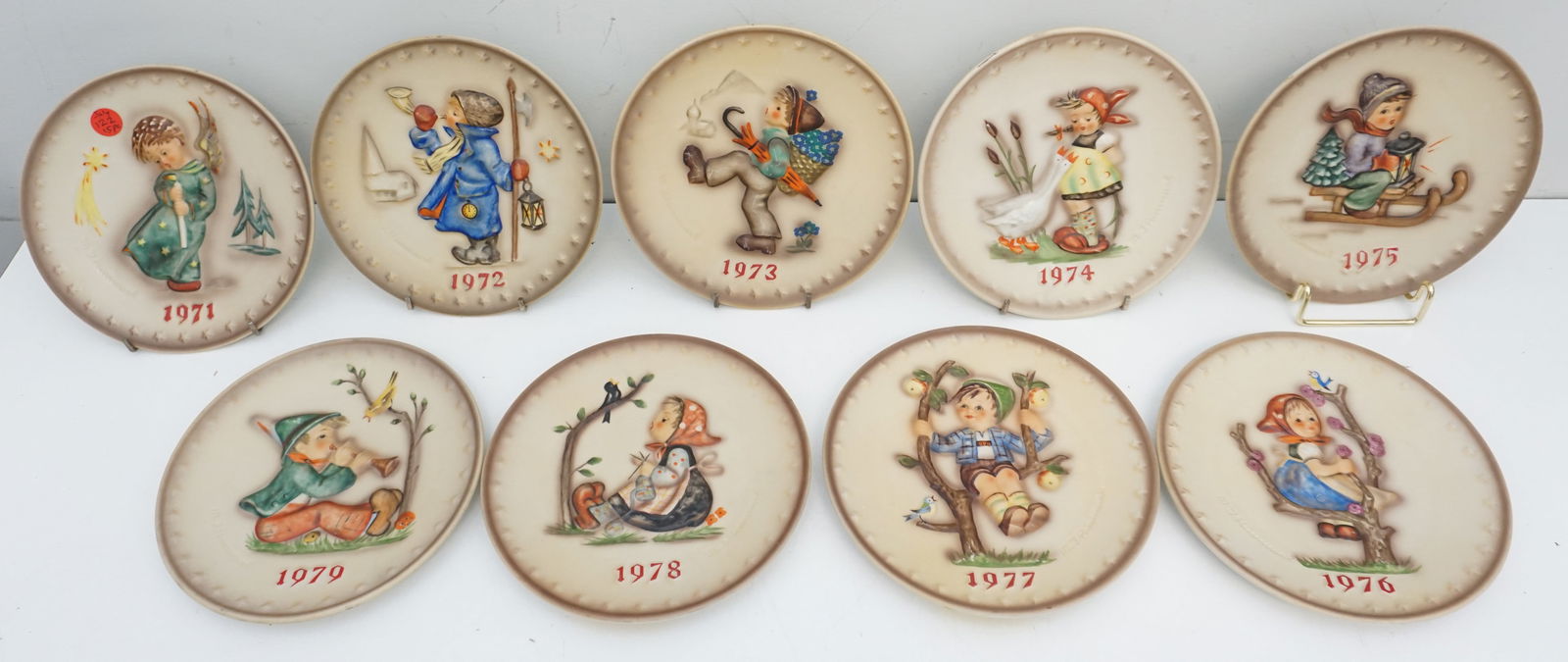 9 PC HUMMEL PORCELAIN PLATES 1971 - 1985 (1 of 9)
