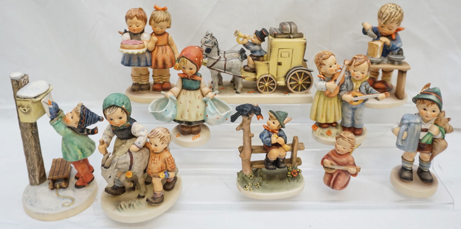 COLLECTION 10PC VINTAGE HUMMEL FIGURES (1 of 15)