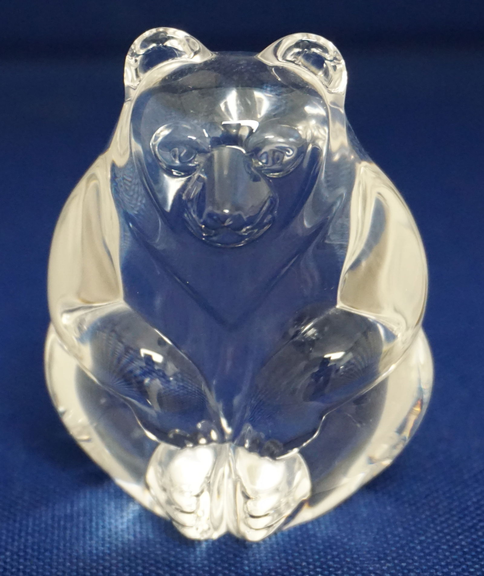 STEUBEN CRYSTAL BEAR HAND COOLER / PAPERWEIGHT (1 of 5)