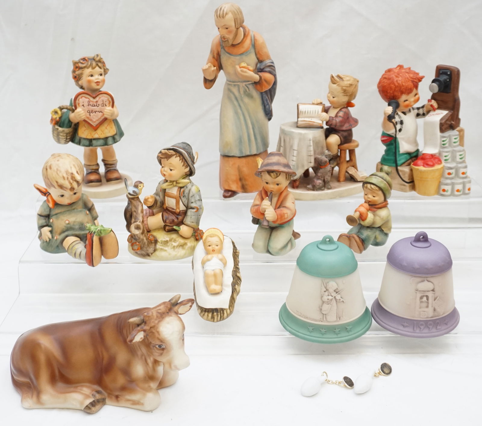 COLLECTION 12PC VINTAGE HUMMEL FIGURES (1 of 11)