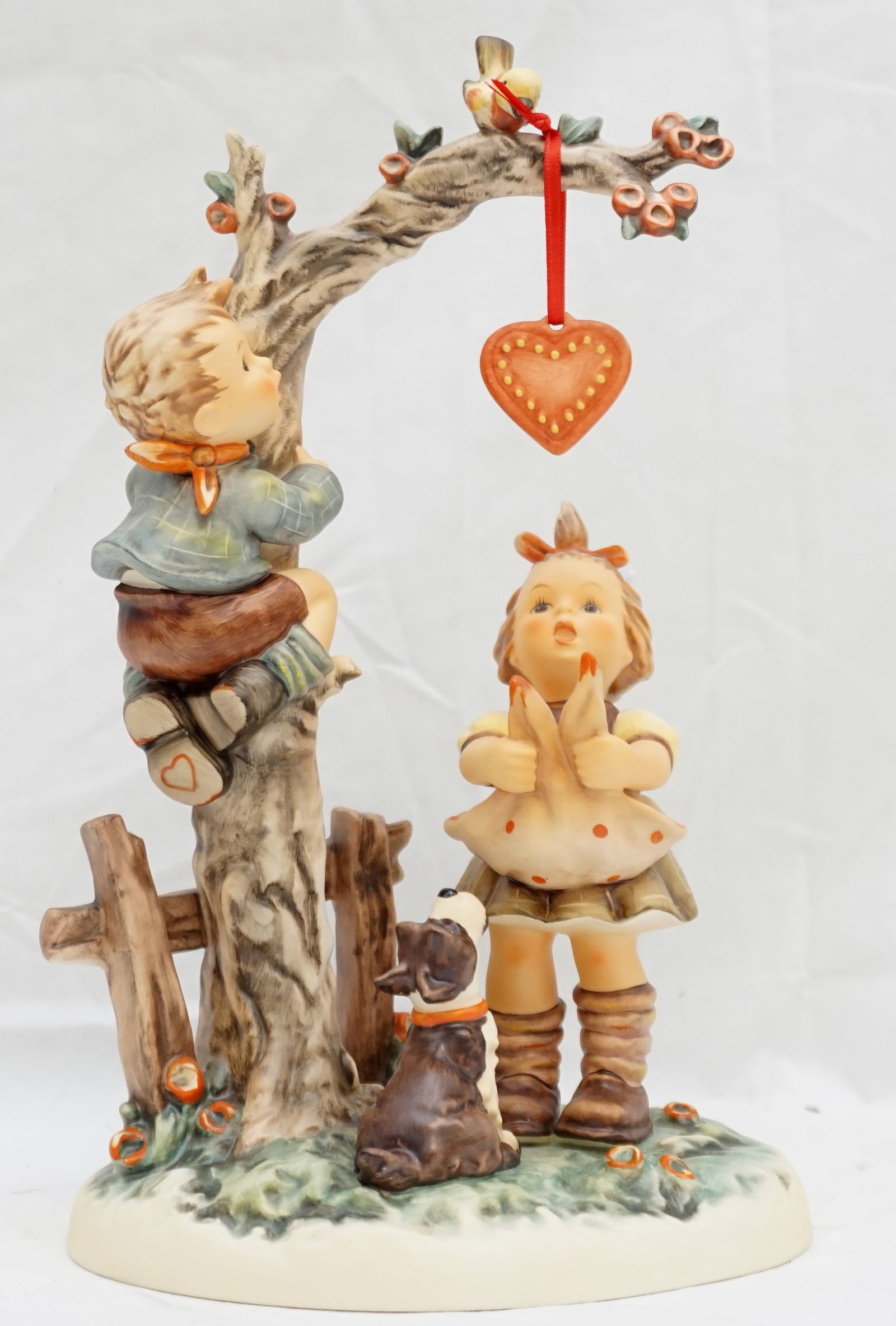 HUMMEL PORCELAIN: "HERE'S MY HEART", #766 (1 of 11)