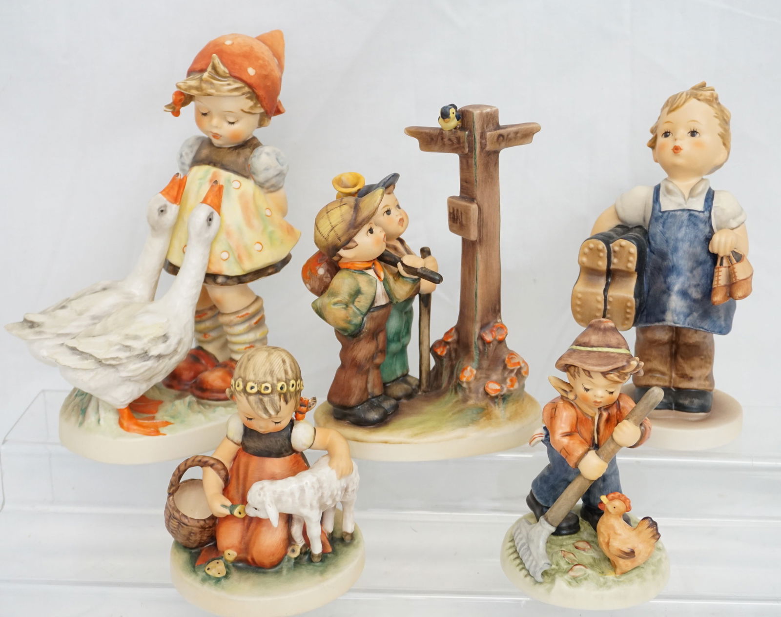 COLLECTION 5PC VINTAGE HUMMEL FIGURES (1 of 8)