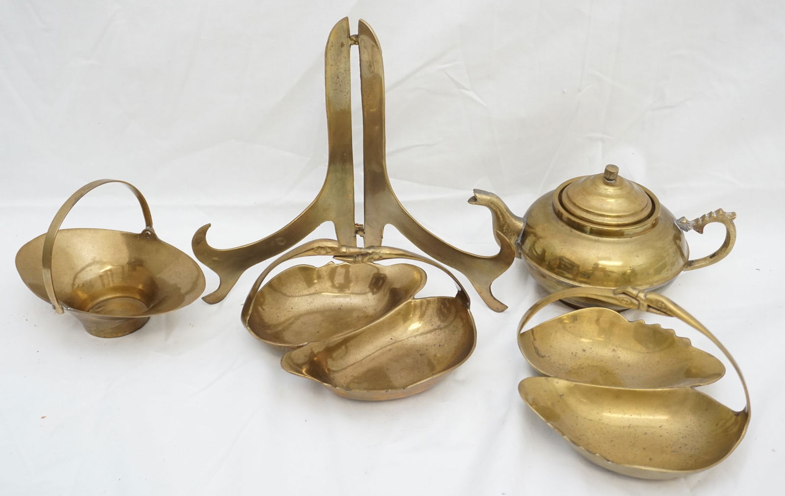 5 PC VINTAGE BRASS BASKETS - TEAPOT + (1 of 6)