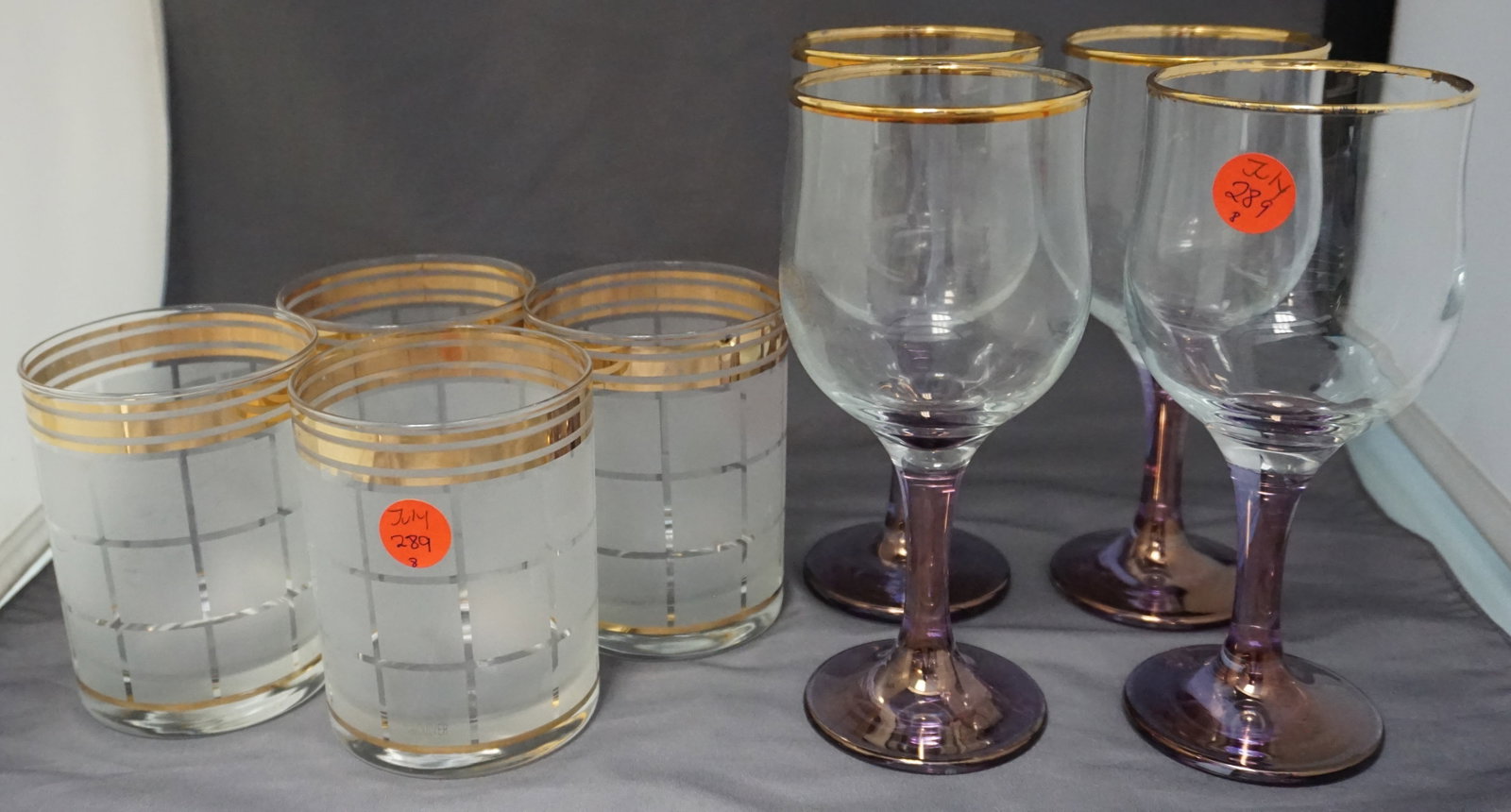 8 PC VINTAGE BARWARE ROCK GLASSES & WINES: 4 MCM Rock Glasses 3.25"x4". 4 Iridescent Purple Stem Wine Glasses 3"x3"x7". Weight 4 pds 12 oz.