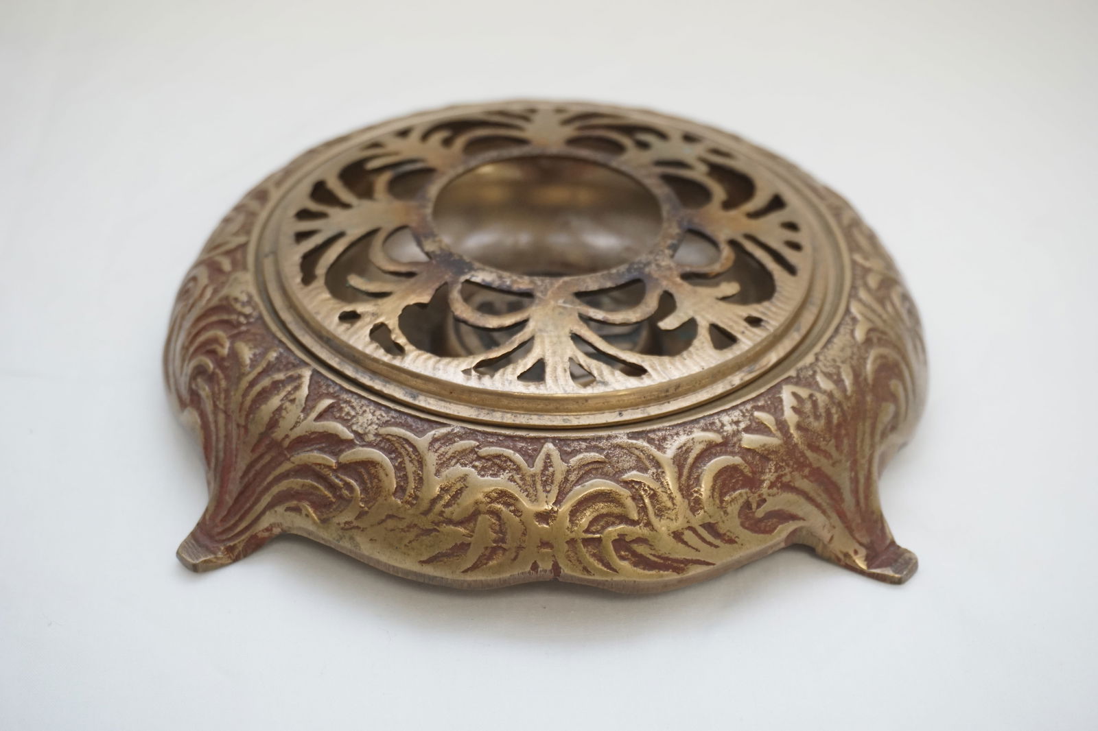 VINTAGE CHINESE SOLID BRASS INCENSE BURNER (1 of 6)