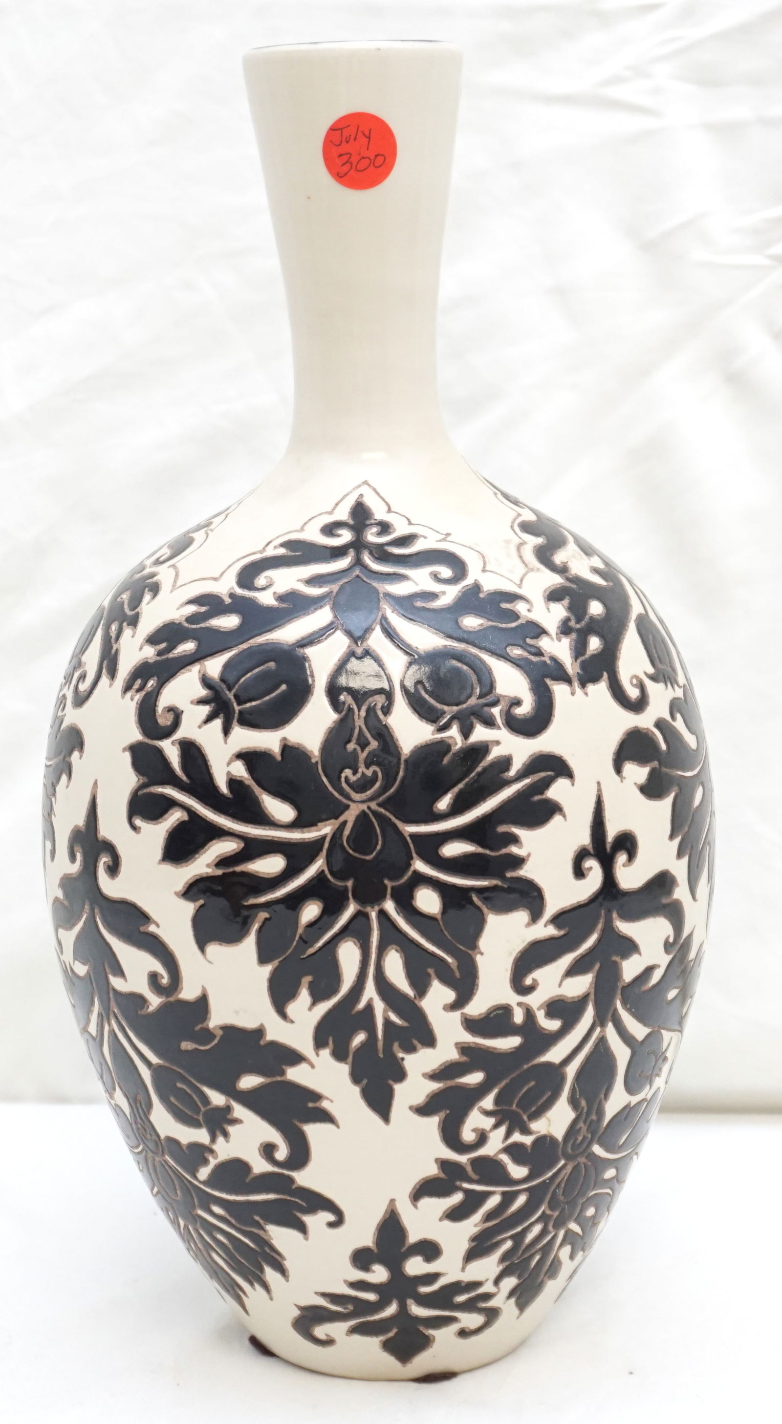 LARGE MACAU DECORATED ASIAN VASE (1 of 5)