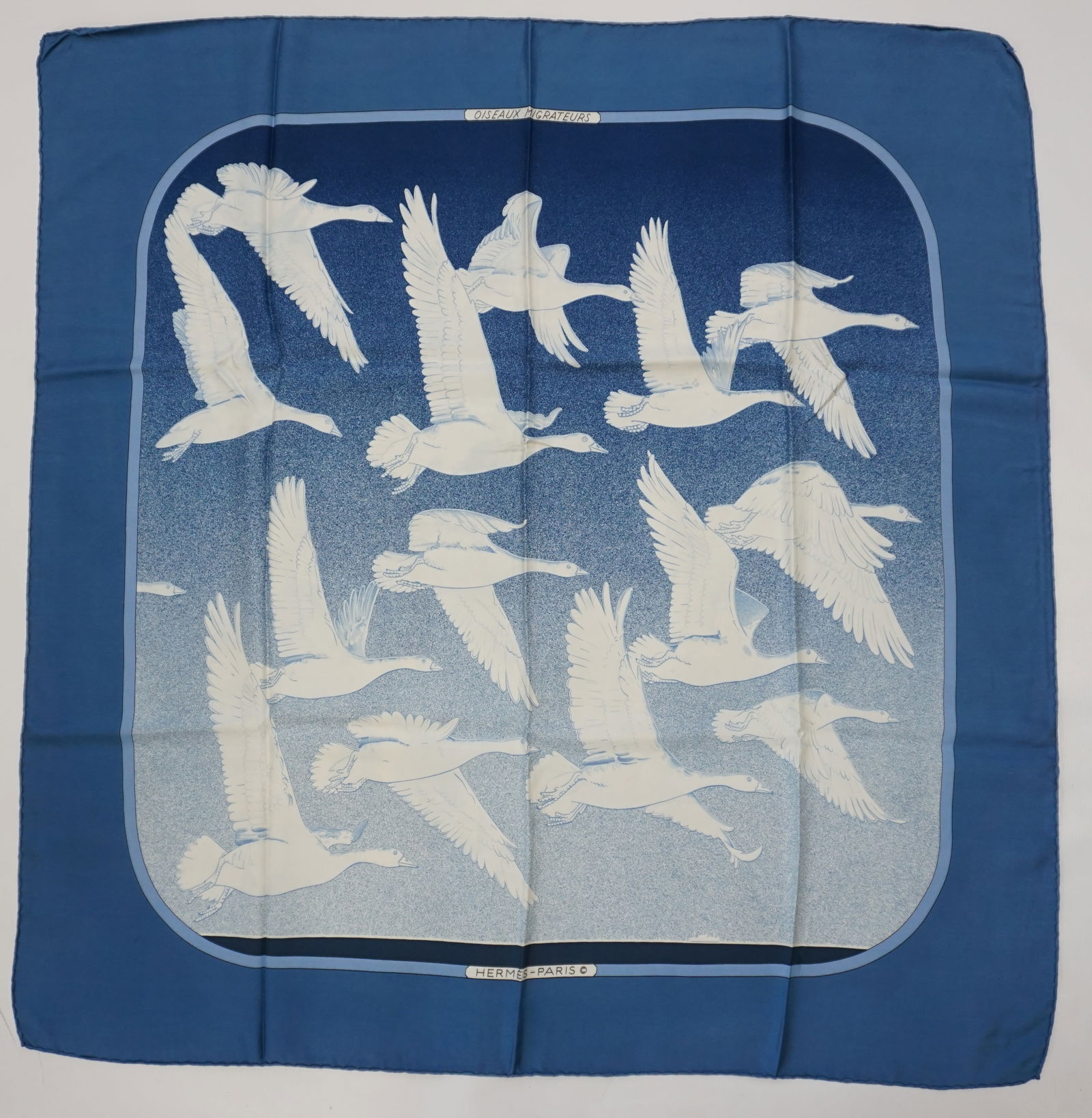 HERMES PARIS "OISEAUX MIGRATEURS" SILK SCARF (1 of 3)