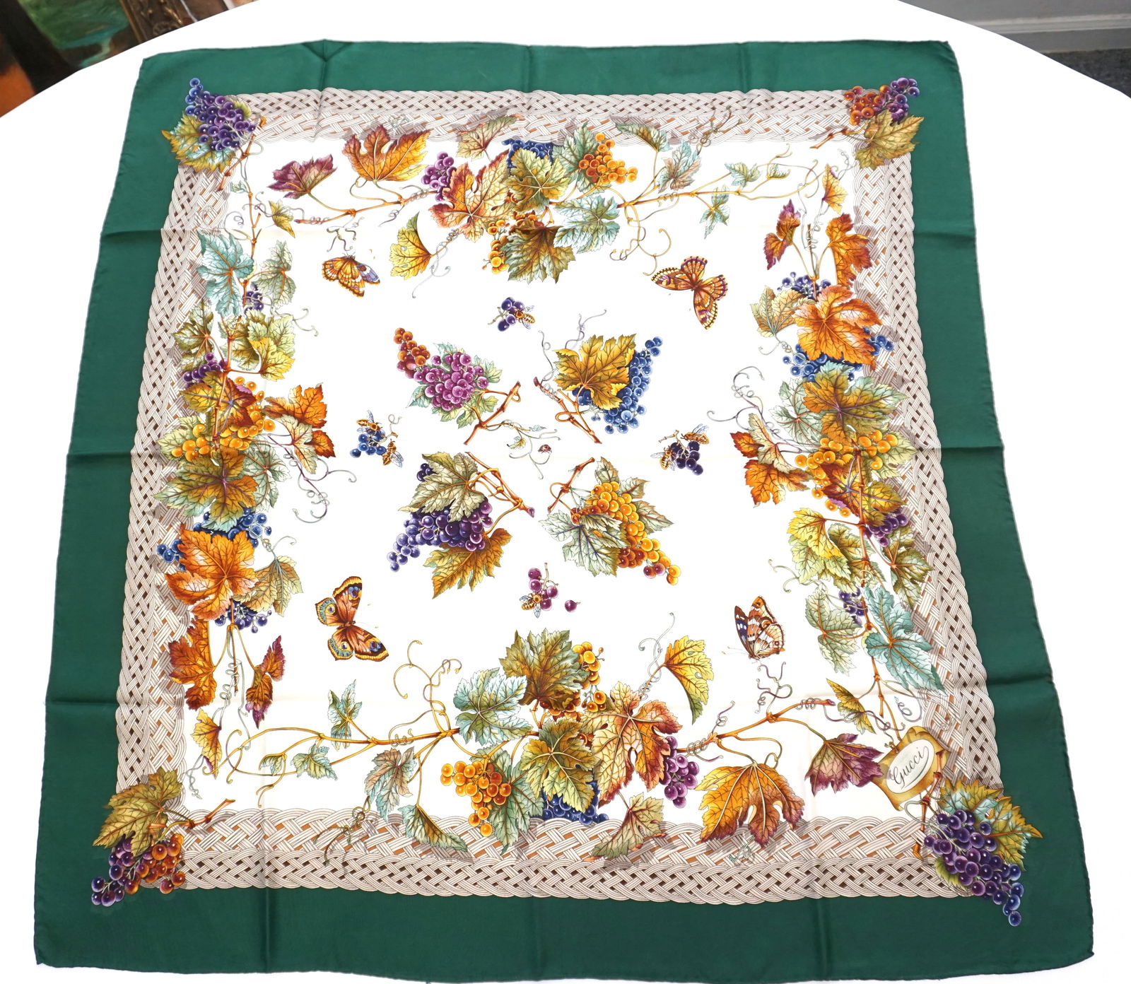 GUCCI VINEYARD AT FALL SILK SCARF (1 of 4)