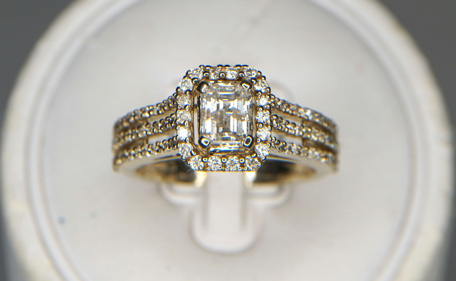 14KT GOLD 1.30 CT/TW DIAMOND RING (1 of 2)