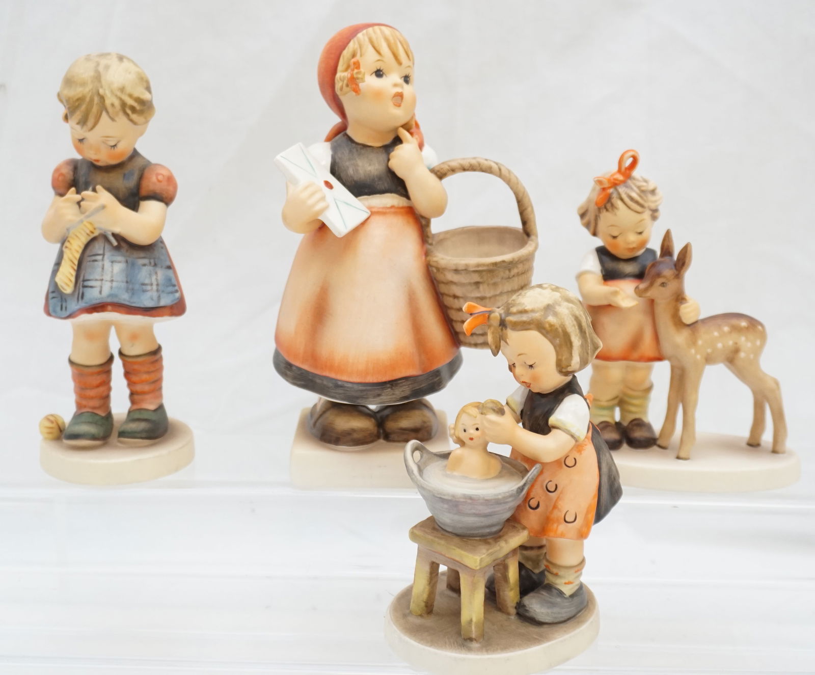 COLLECTION 4PC VINTAGE HUMMEL FIGURES (1 of 5)