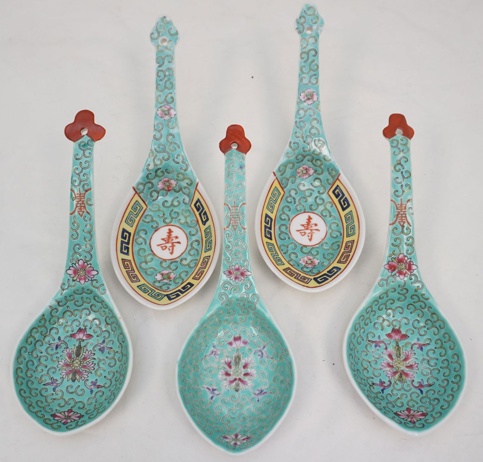 5 TURQUOISE-GROUND FAMILIE ROSE SPOON RESTS (1 of 4)