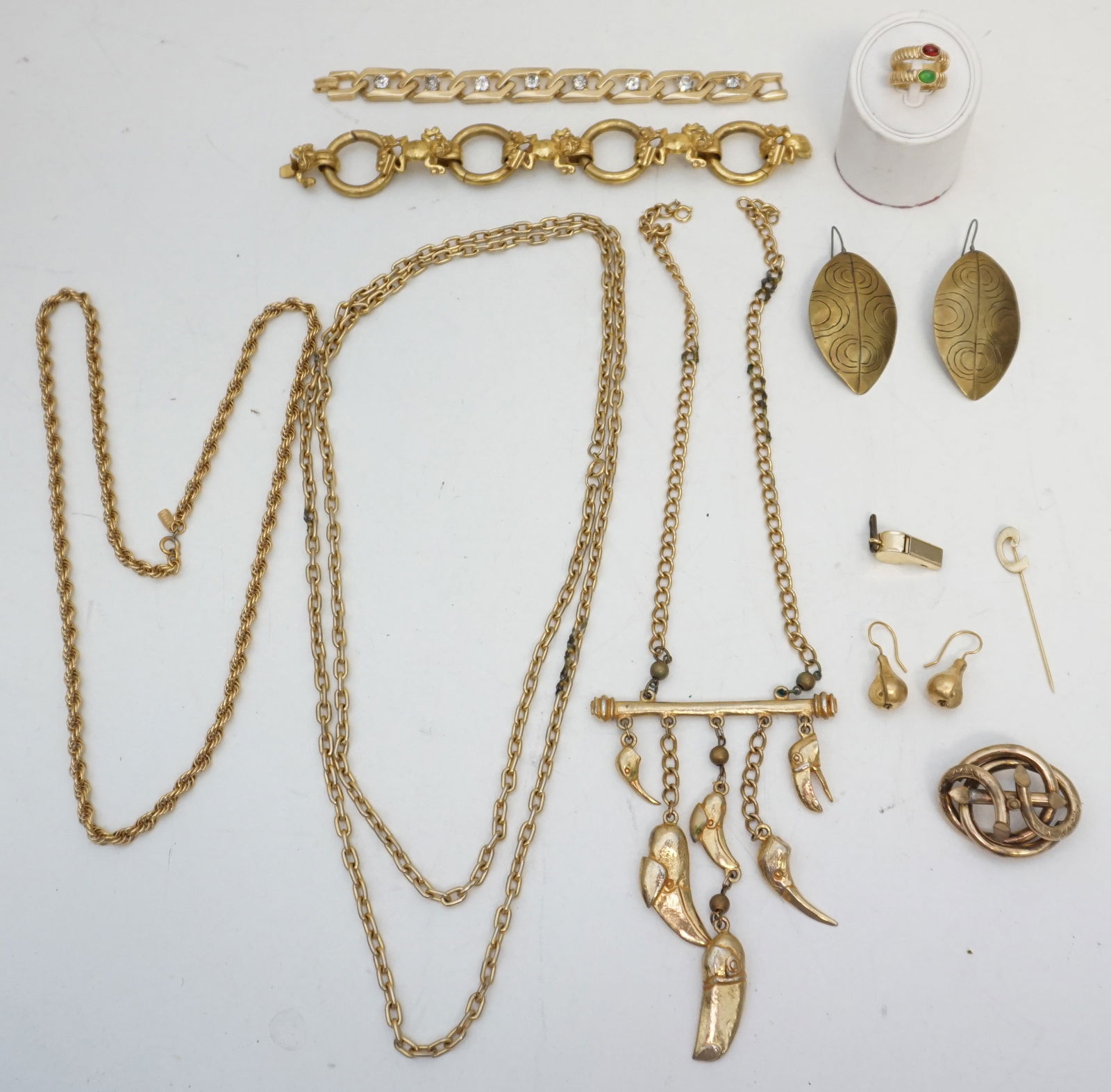LARGE LOT GOLD TONE VINTAGE COSTUME JEWELRY (1 of 7)