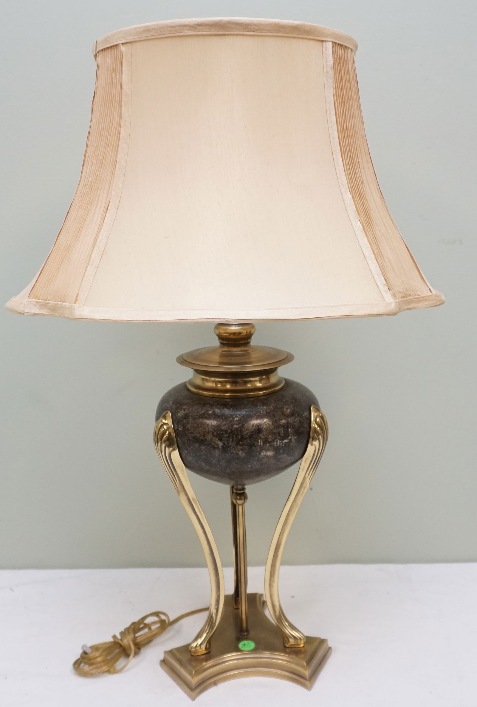 VINTAGE TABLE LAMP (1 of 4)