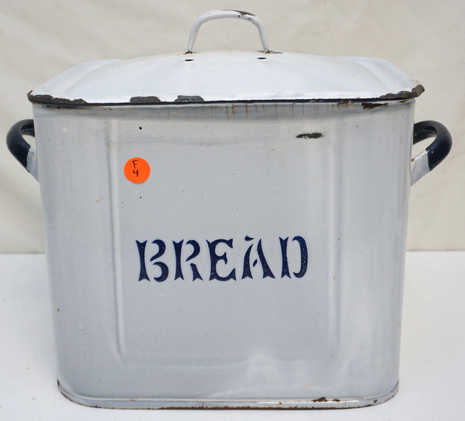 ANTIQUE WHITE ENAMELED BREAT HOLDER (1 of 8)