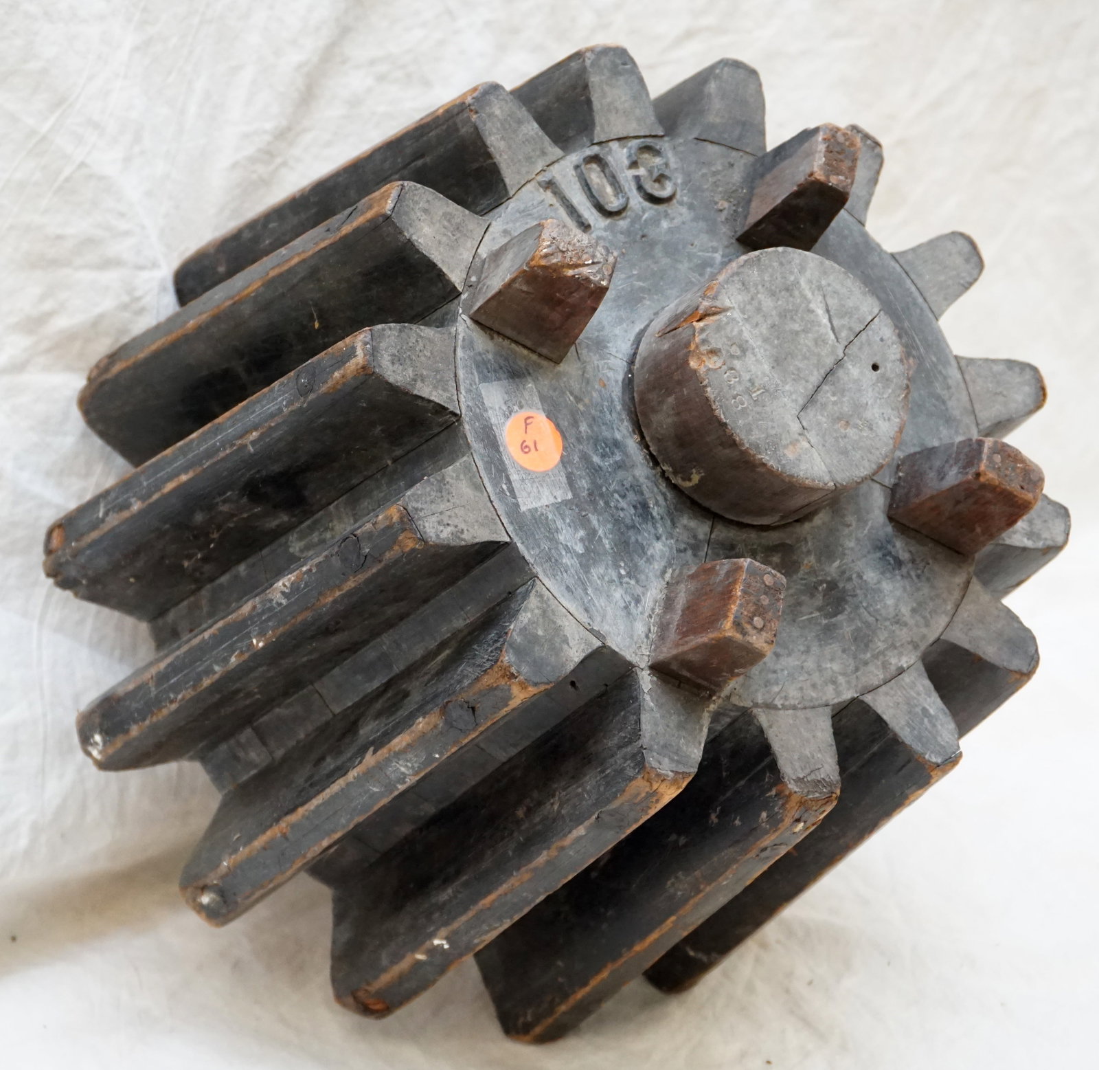 DETAILED WOODEN BEVELED GEAR MOLD #103 (1 of 4)