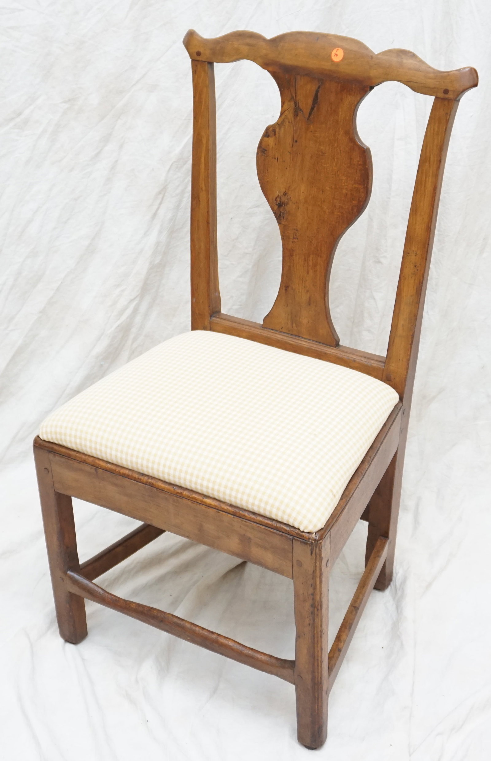 ANTIQUE 18TH CENTURY FEDERAL SOUTHERN CHAIR: This charming side chair, measuring 19.25" x 16.25" x 37" tall, is a genuine nod to the craftsmanship of the 18th or 19th century. It exhibits a fine patina and age-related wear, which only enhances i