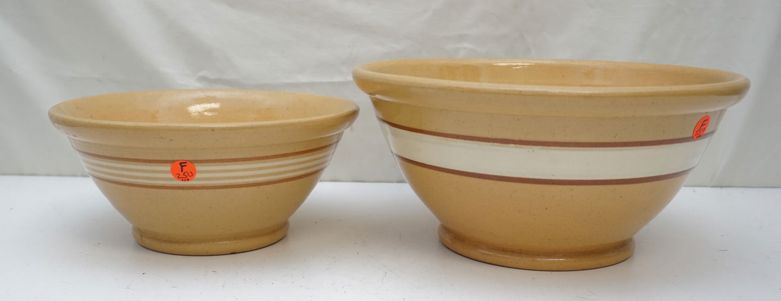 2PC VINTAGE ROUND YELLOW CERAMIC BOWLS (1 of 4)