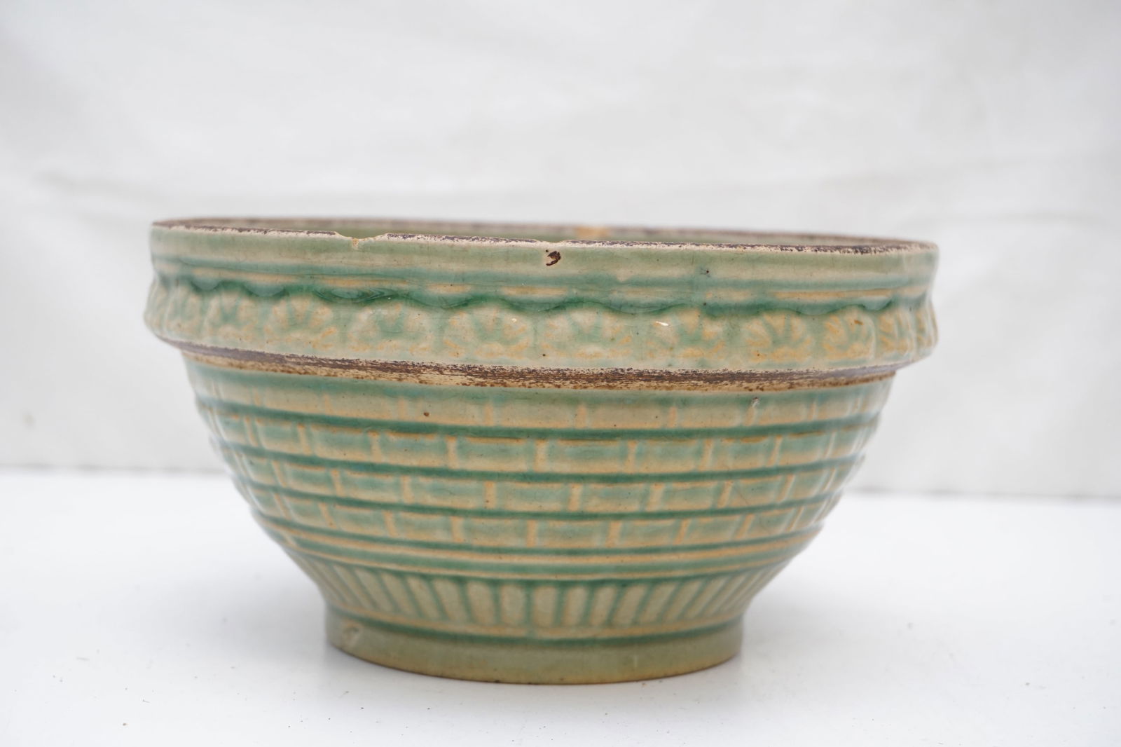 GREEN ANTIQUE STONEWARE MIXING BOWL (1 of 5)