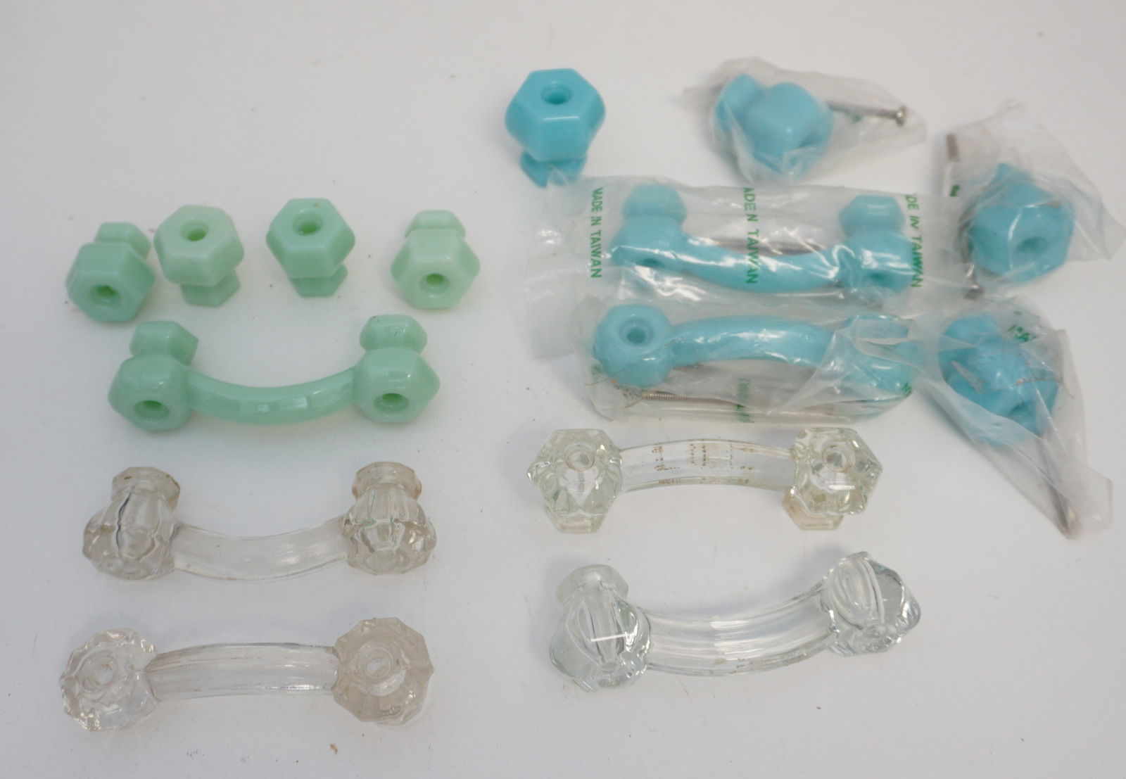 3 SETS VINTAGAE GLASS HARDWARE (1 of 3)