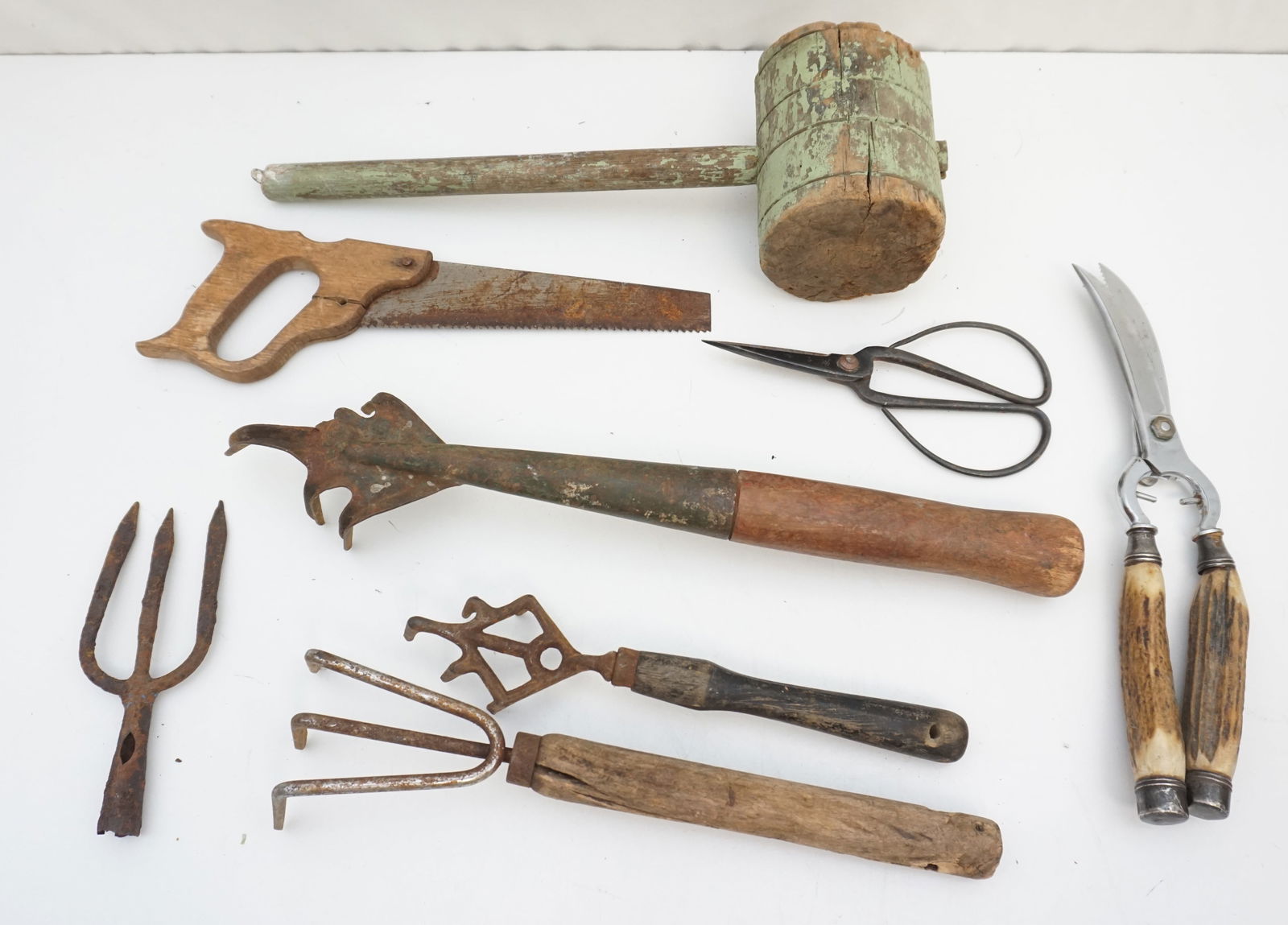 COLLECTION ANTIQUE PRIMITIVE FARM TOOLS (1 of 4)