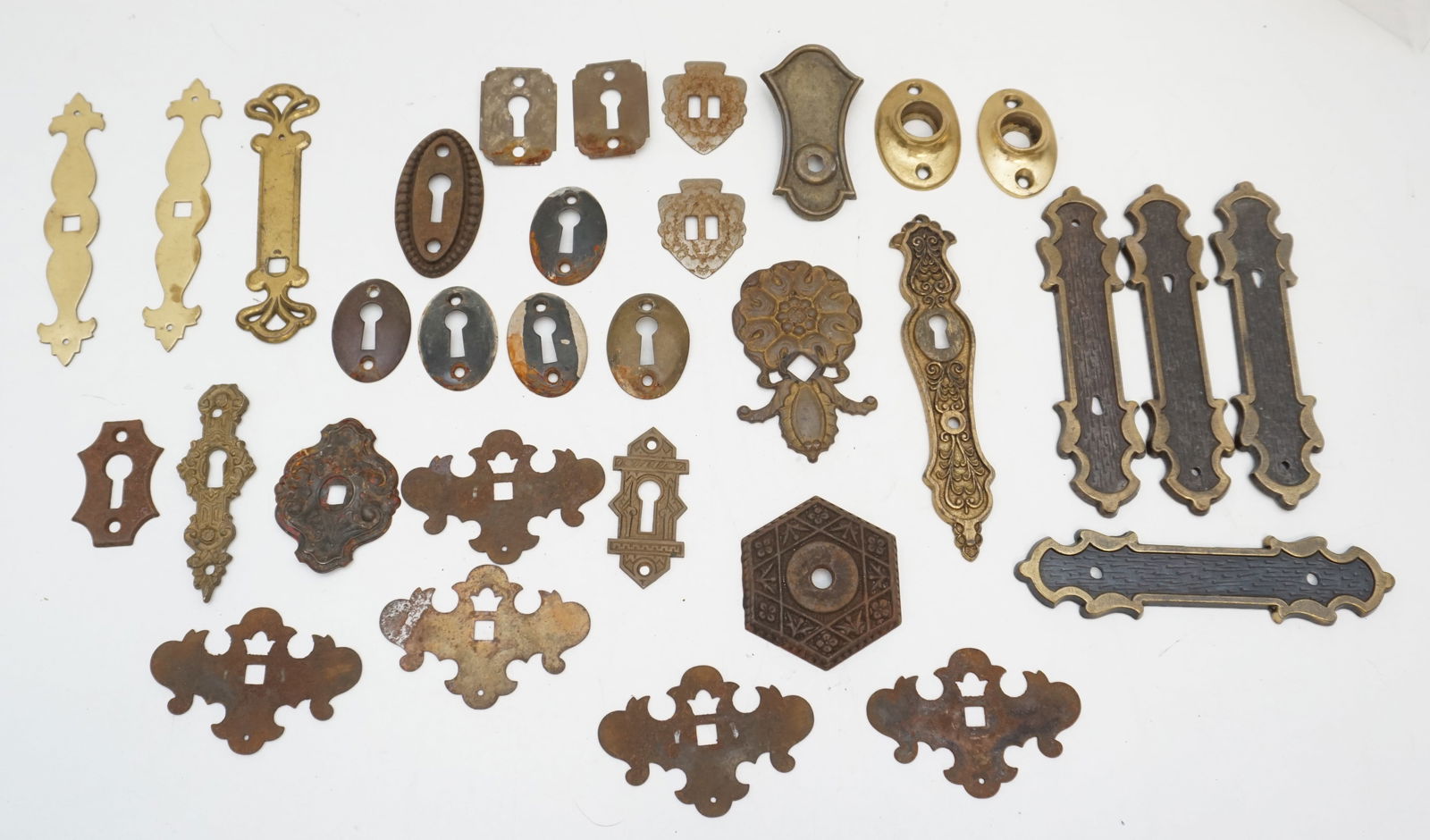 COLLECTION ANTIQUE & VINTAGE COVERPLATES (1 of 5)