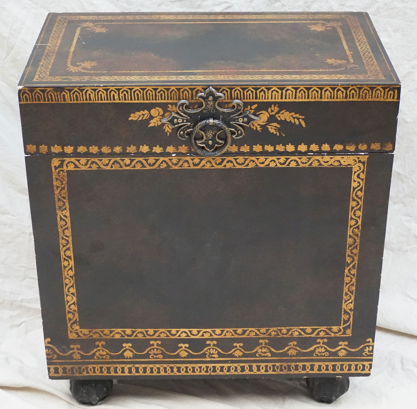 CONTEMPORARY SMALL CHEST/SIDE TABLE (1 of 8)