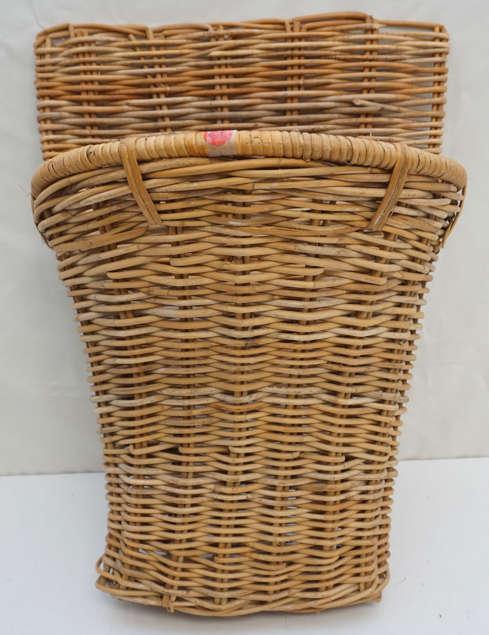 VINTAGE WICKER GRAPE PICKER BASKET (1 of 5)