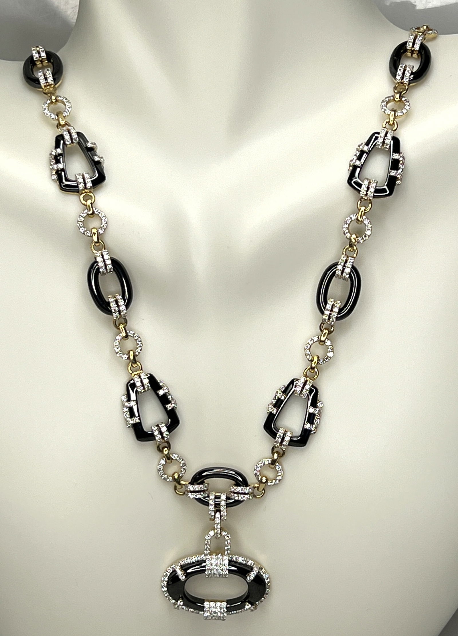 18KT GOLD OSCAR FRIEDMAN DIAMOND & ONYX NECKLACE: This polished and tested necklace from designer Oscar Friedman is crafted in 18 karat yellow gold and features elegant black ceramic accents for a modern contrast. It is adorned with 716 genuine round