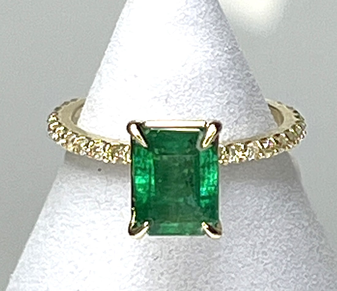 14KT GOLD EMERALD & DIAMOND RING (1 of 4)