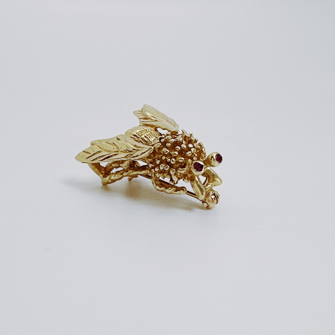 14KT GOLD BEE BROOCH, LOCKING CLASP (1 of 5)