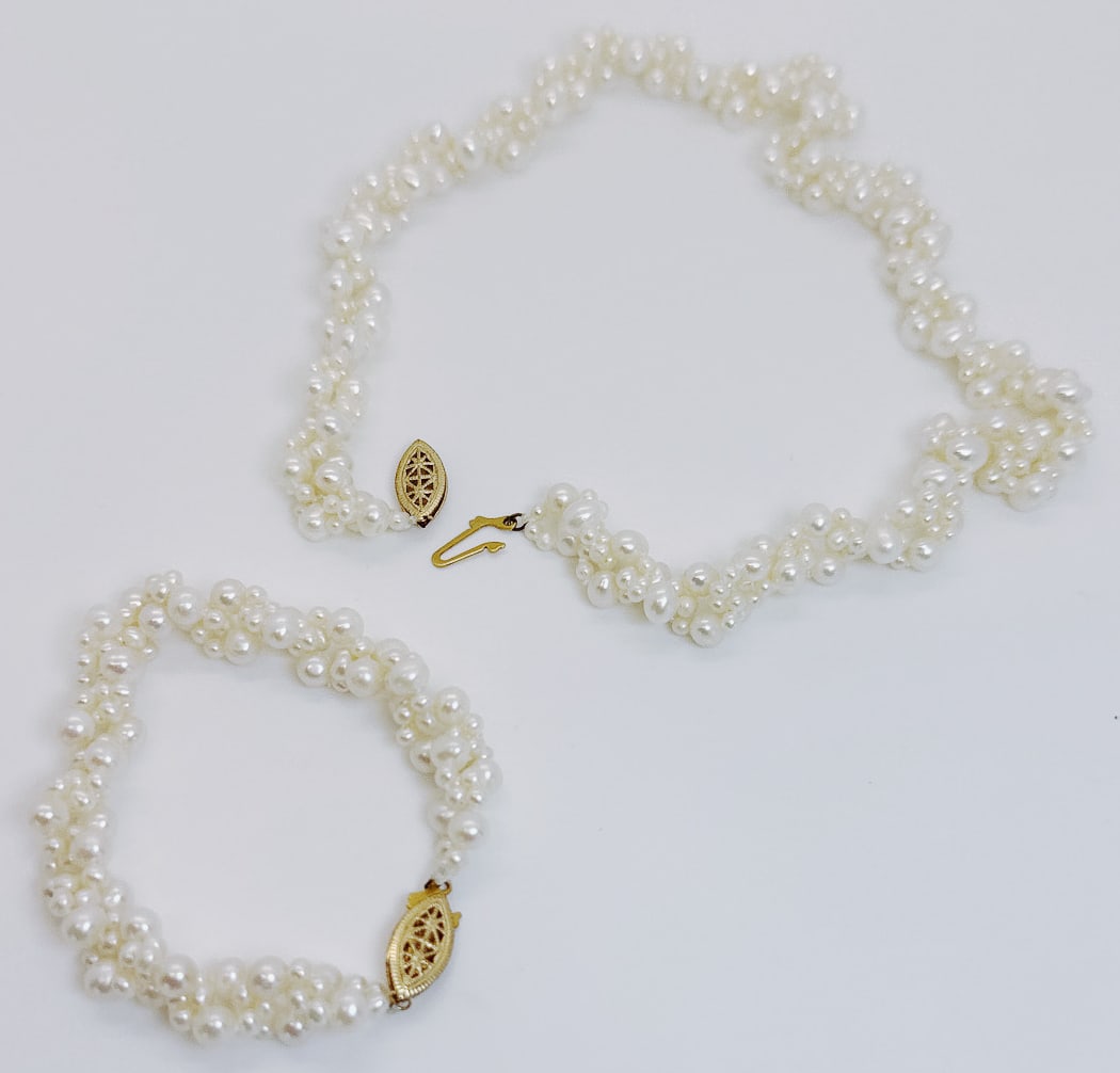 VINTAGE WHITE PEARL NECKLACE/BRACELET SET (1 of 3)