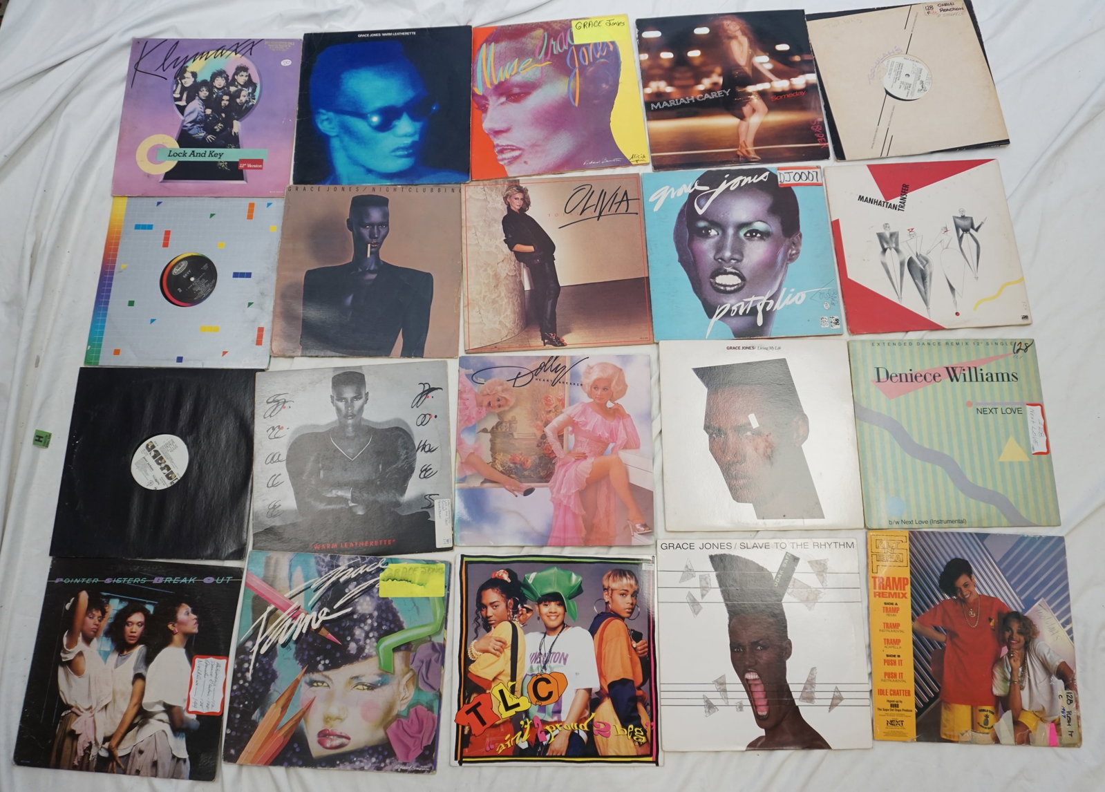 COLLECTION VINTAGE RECORDS: Emphasizes pop and electronic music from the late 80s, with E.G. Daily's "Mind Over Matter" showcasing pop sensibilities intertwined with electronic production. The "Casablanca" singles further highli