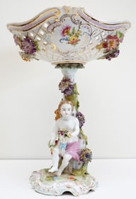 PORCELAIN CENTERPIECE WITH ROTATING SQUARE BOWL