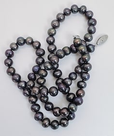 BLACK PEACOCK FRESHWATER PEARL NECKLACE