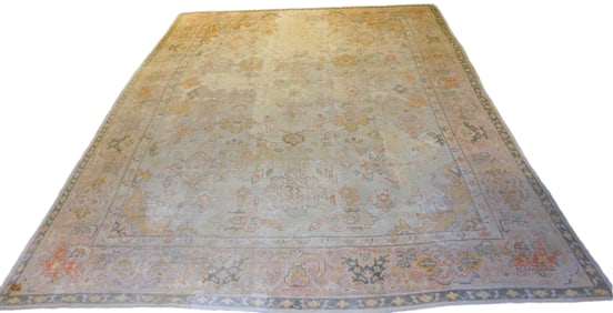 EXPANSIVE OSHAK RUG WITH DELICATE FLORAL & GEOMETRIC PATTERNS