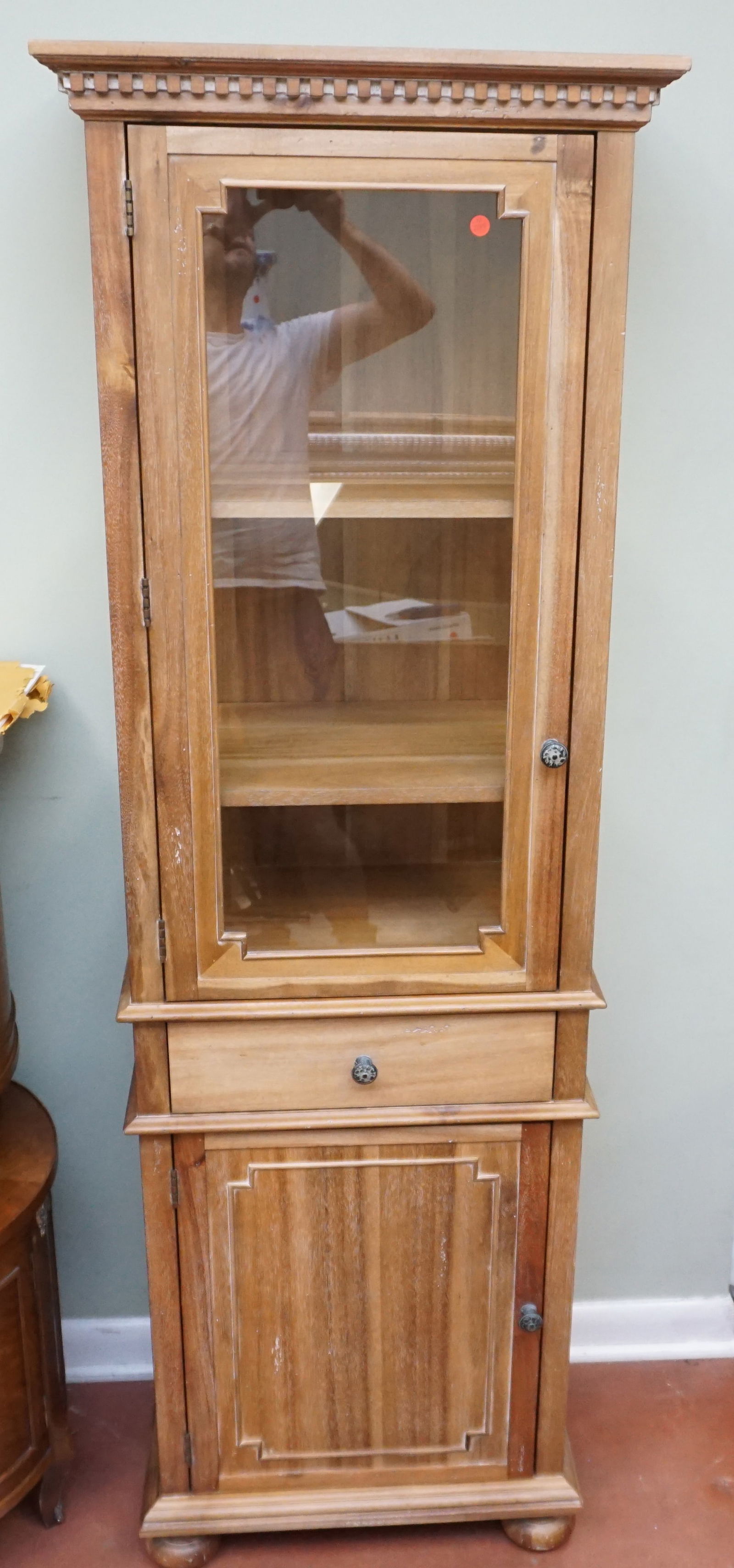 NARROW DISPLAY CABINET (1 of 6)