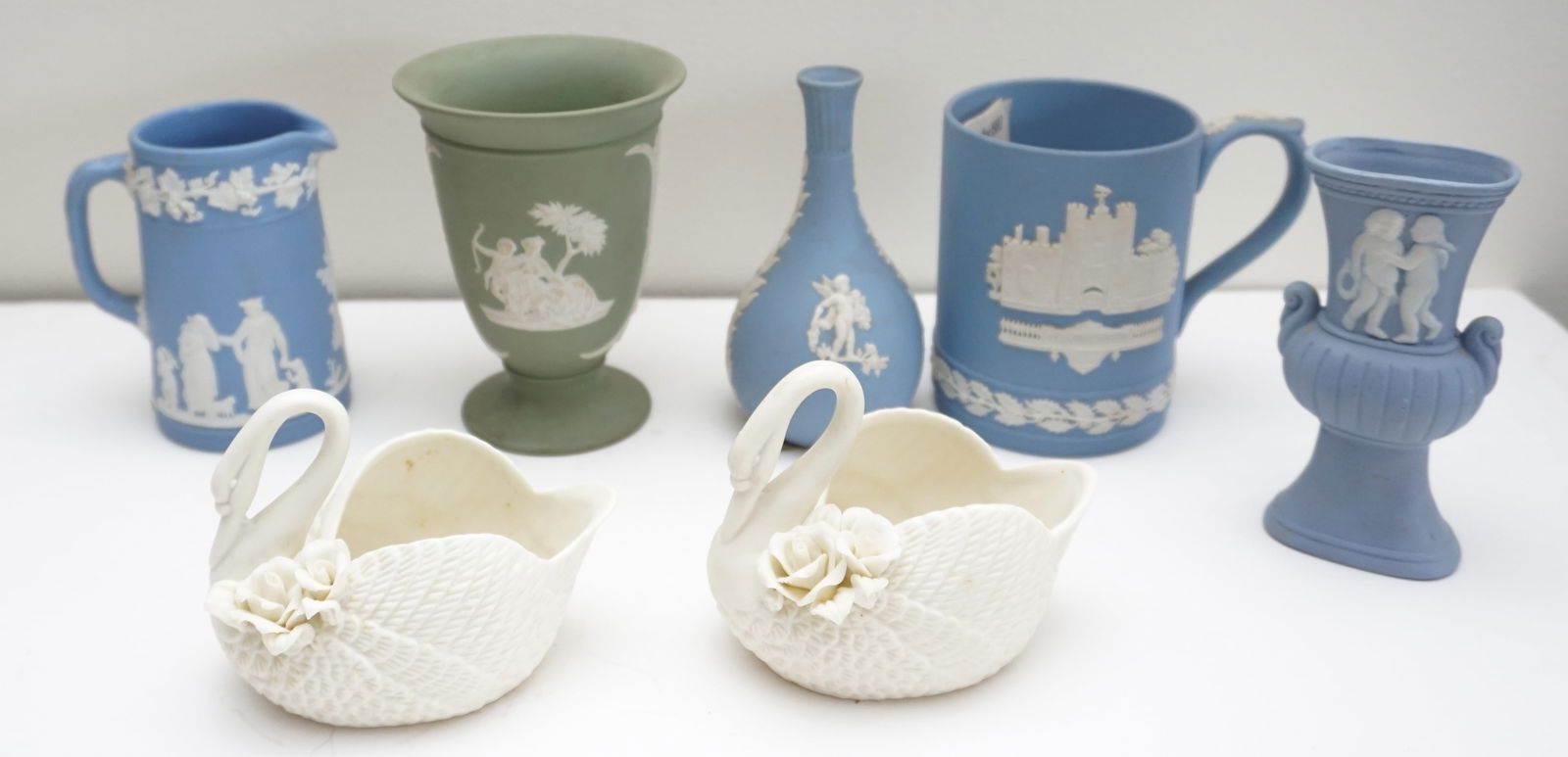 COLLECTION PORCELAIN FIGURES (1 of 6)