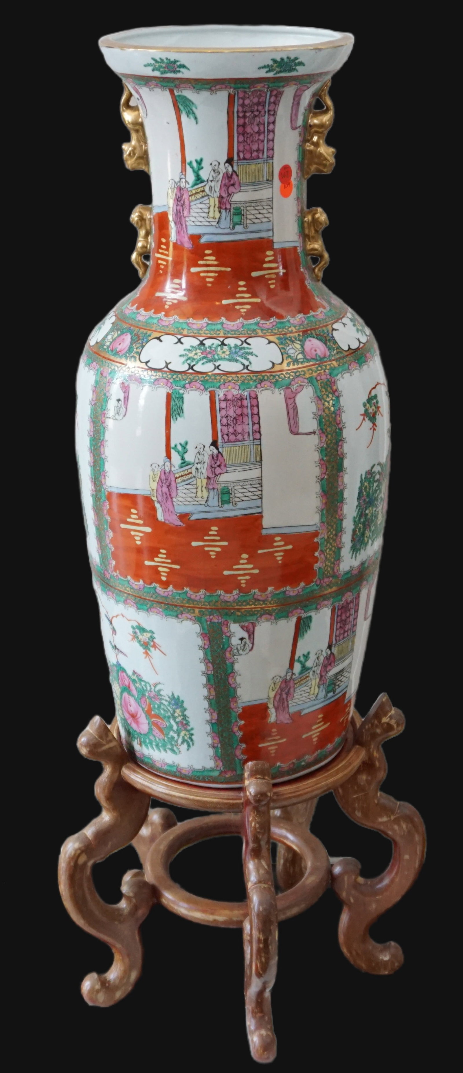 MONUMENTAL ROSE MEDALLION URN ON STAND: This impressive Rose Medallion urn is decorated with detailed scenes of floral arrangements, birds, and Asian motifs, rendered in a vibrant color palette. Standing on a delicately carved wooden stand,