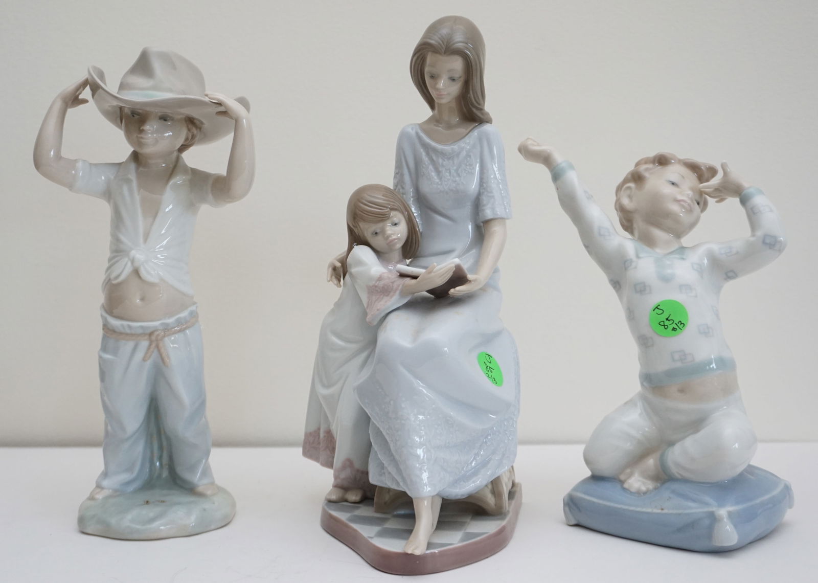 GROUP OF THREE LLADRO FIGURINES (1 of 6)