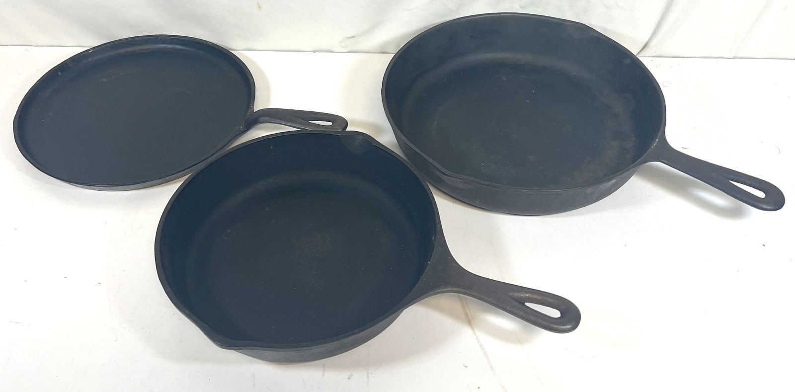 THREE PIECE CAST IRON SKILLETS (1 of 6)