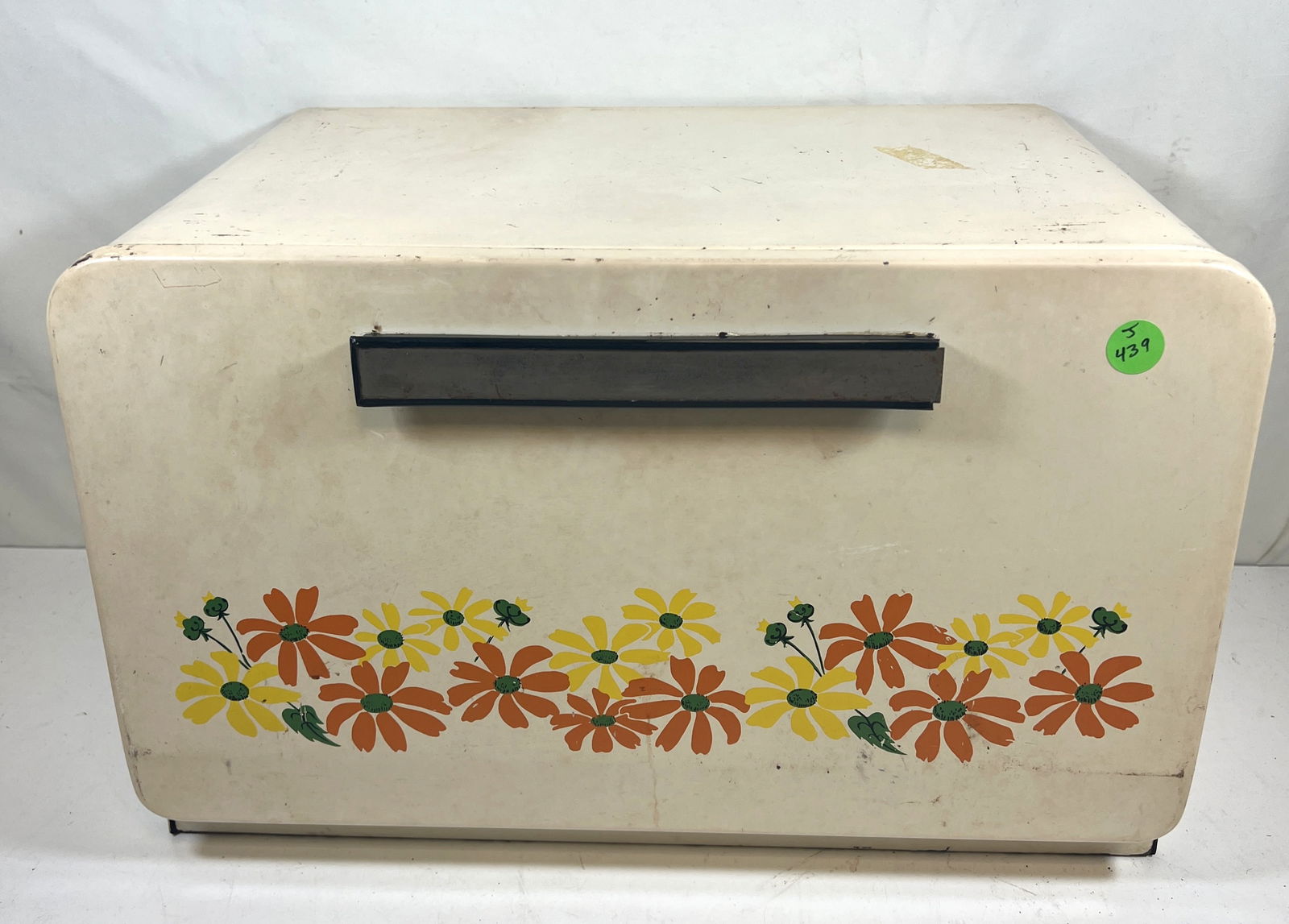 MID-CENTURY ENAMELED BREAD BOX (1 of 6)