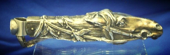 ANTIQUE FIGURAL HORSE HEAD CIGAR CUTTER: Early 20th century c. 1910 brass tone personal desk top cigar cutter in the form of a horse head with vine of leaves and berries. Measures 5 3/4" long. Some wear to brass tone. Crisp mold details. Pro