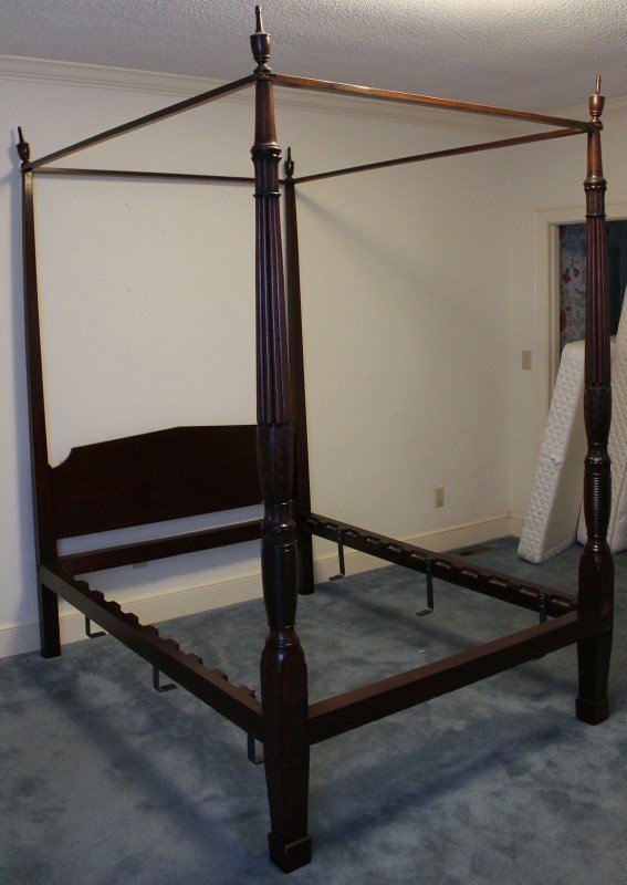 ANTIQUE CHARLESTON MAHOGANY RICE BED Lot 166