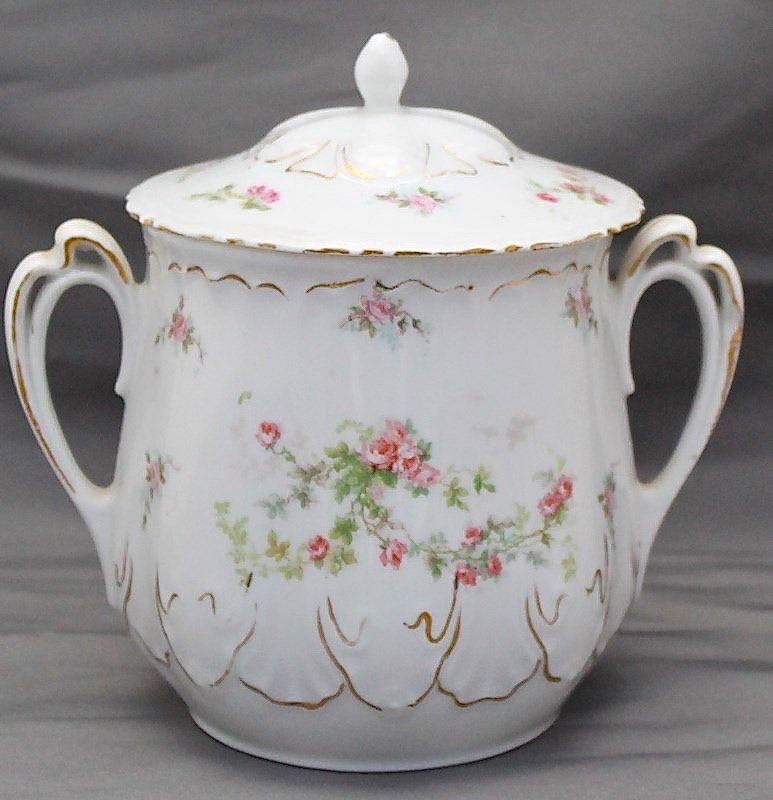 LIMOGES PORCELAIN CONDENSED MILK CONTAINER 19th c.: Antique c 1900-1910 Porcelain Hand Painted Roses and Gilt Condensed Milk Container. Unmarked Limoges. Measures 5 1/2"x4"x6" tall to finial. Old nick to one handle has been touched up with gilt. Displa