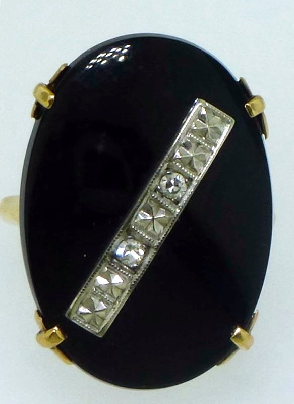 ESTATE VICTORIAN 10k ONYX & DIAMOND RING: This Victorian Estate Ring is a beautiful 10kt yellow gold onyx & diamond ring. The ring is a size 5.25 and features one (1), four prong set, oval cabochon onyx in the center with an inset white gold