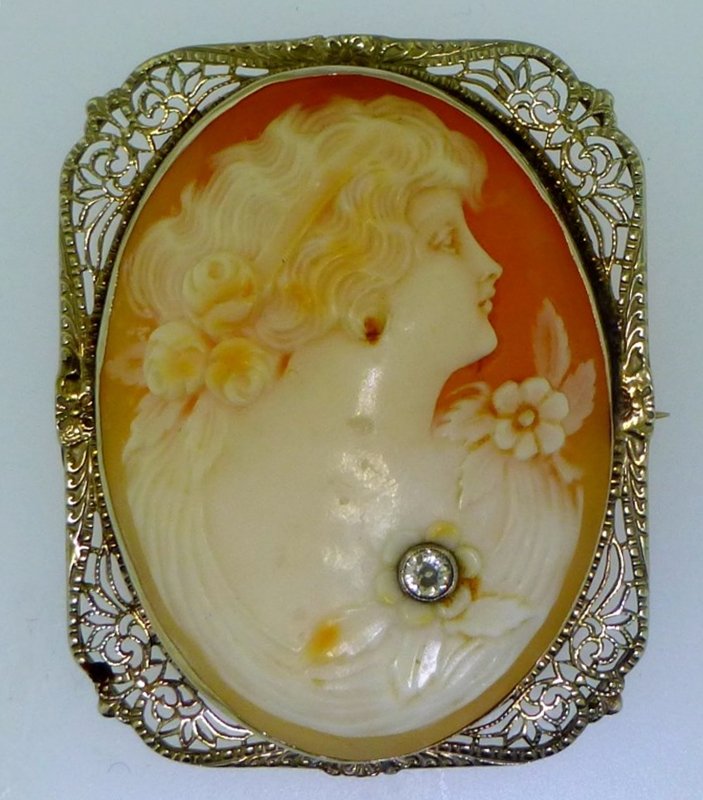 ESTATE 14K DIAMOND CAMEO HABILLE BROOCH / PENDANT: Large Estate 19th c. Antique 14k Gold Cameo Habille Brooch / Pendant with Diamond accent. The Cameo is finely detailed with high carved relief and is set in a ornate filigree 14k gold frame. Can be wo