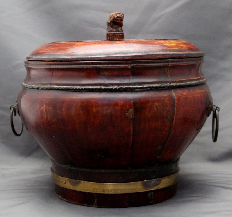 19th c. CHINESE WOOD RICE BOX WITH FOO DOG (1 of 10)